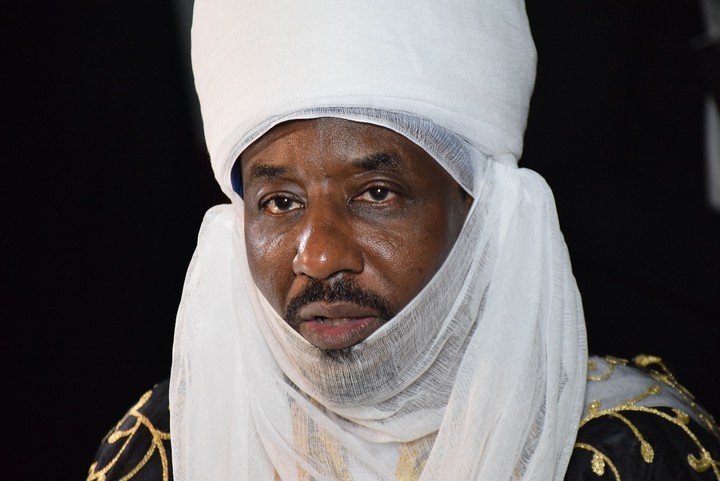 “Reason Ganduje Wants To Remove Emir Sanusi” – Twitter User Reveals