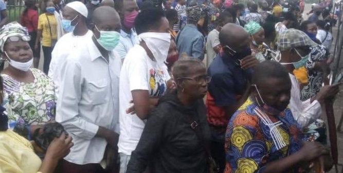 Photo: Social distancing dead as voting begins in Edo Poll