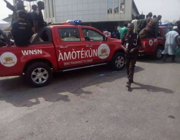 Amotekun arrestes 17 northerners with 35 dogs, charms, cutlasses in Ondo