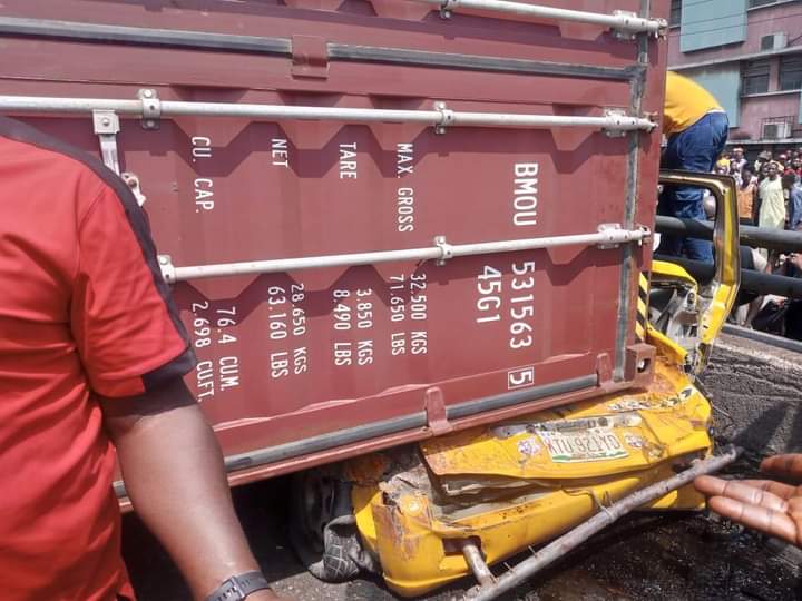 Photostory: Truck Falls On Bus At Ojuelegba, Lagos