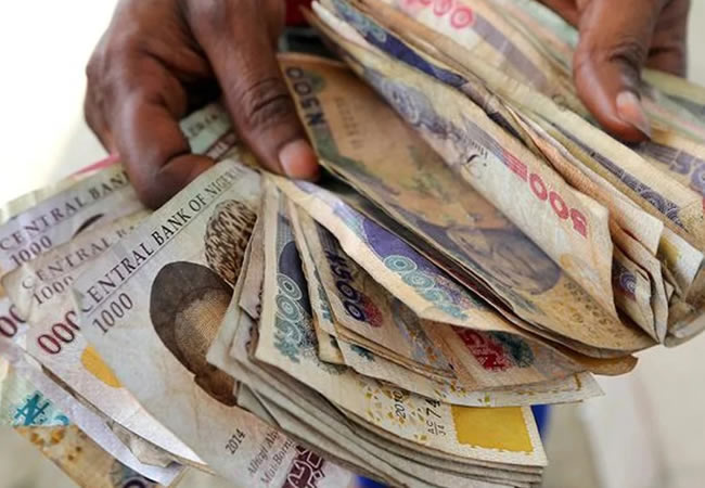 BREAKING: CBN orders banks to collect old N500, N1,000 notes with peg limit