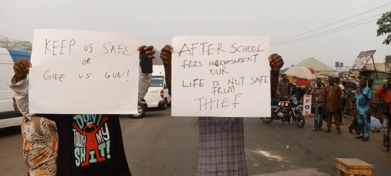 Robbery: Gridlock on Akure-Ilesa road as Protest rocks FUTA