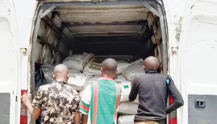 Edo residents loot truckload of rice