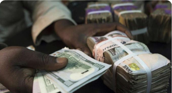 Black Market Dollar Rate Surges to ₦1,390 as Naira Faces Renewed Downward Pressure