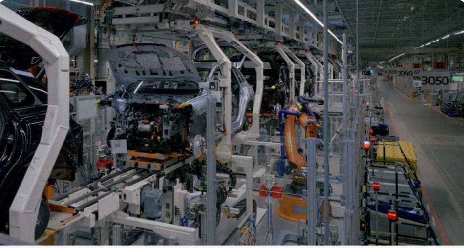 Trump Moves to Raise EU Auto Tariffs, Escalating Transatlantic Trade Tensions