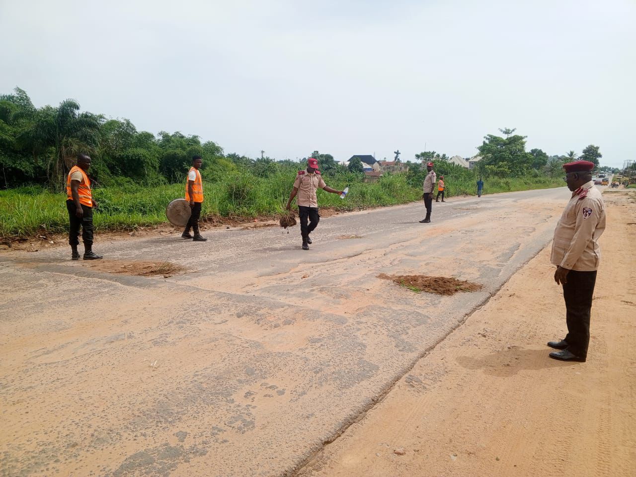 Ondo: FRSC begins large-scale traffic decongestion, removes road obstructions