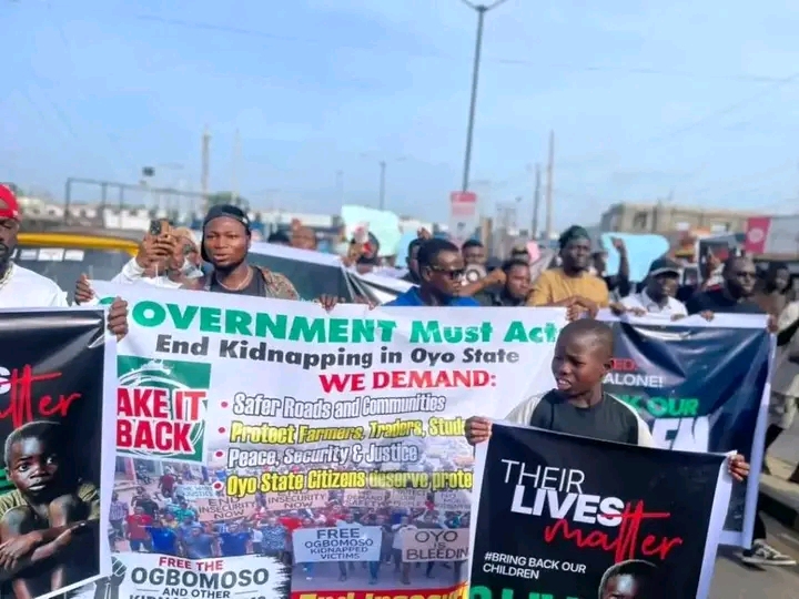 Mass Protest Erupts in Oyo Over Abduction of Pupils and Teachers