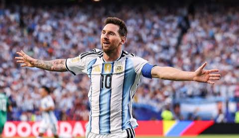 Argentina Beat Algeria 3-0 as Messi Hits Hat-Trick