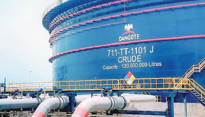 FG Moves to Resolve Dangote Dollar Fuel Row as Marketers Suspend Petrol Purchases