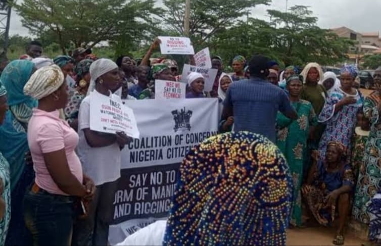 Osun Guber: Women storm Osogbo Streets, Protest Violence, alleged Intimidation