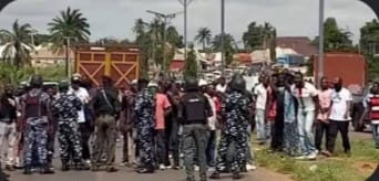 Tension in Benue as Peter Obi’s Convoy Blocked, Security Operatives Accused of Interference